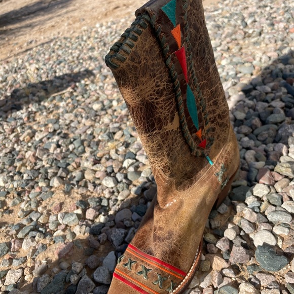 Awesome calf length boots. - Picture 2 of 4